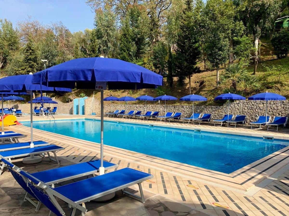 Village Camping Santa Fortunata - Campogaio Sorrento Exteriör bild